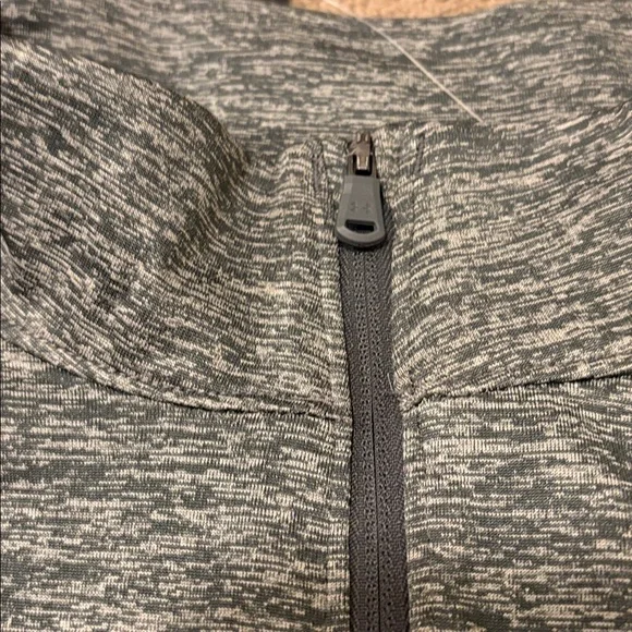 NWT! Under Armour 1/4 zip - Picture 5 of 6